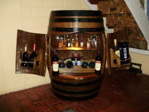 Lee más sobre el artículo Originales mini bares con barriles de madera