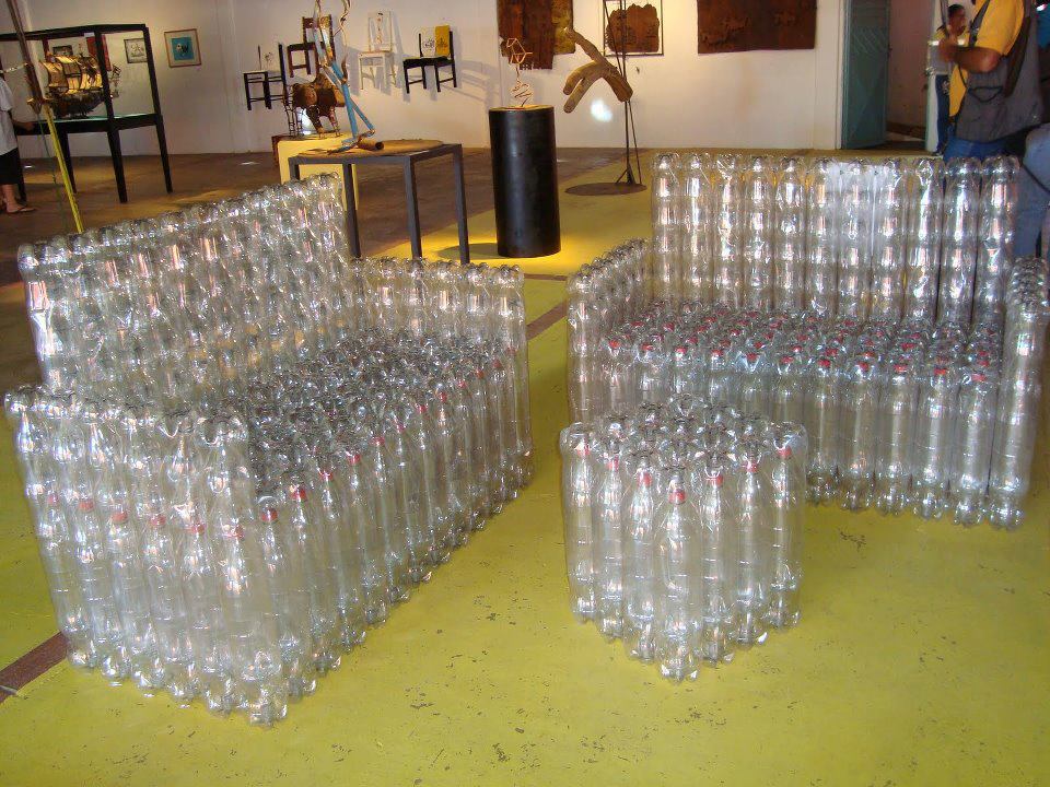 Ideas para reciclar 3 Soporte de botella plástica.