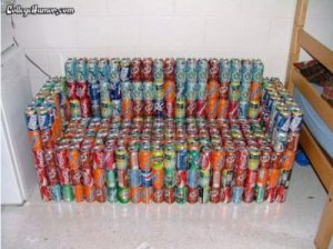 Lee más sobre el artículo Sillones hechos con latas de aluminio