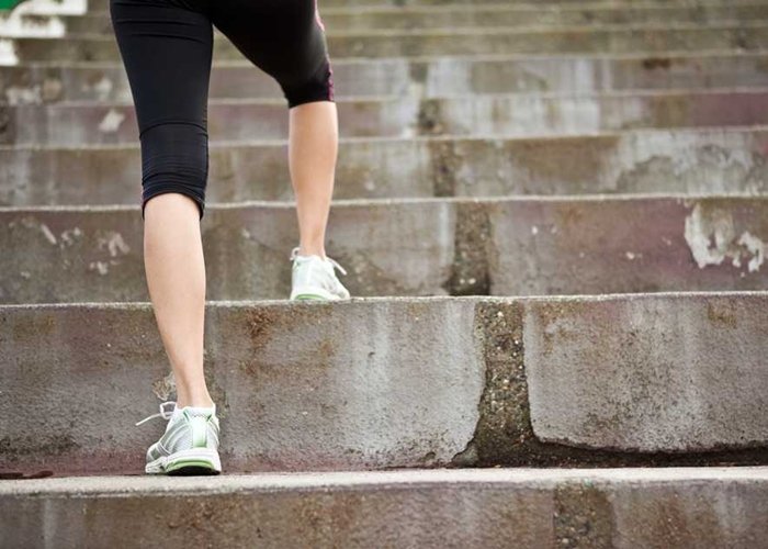 En este momento estás viendo Los beneficios de subir las escaleras para tu salud