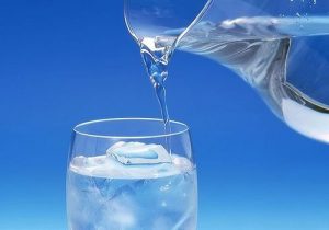 Lee más sobre el artículo 4 Razones para beber agua tibia en lugar de fría