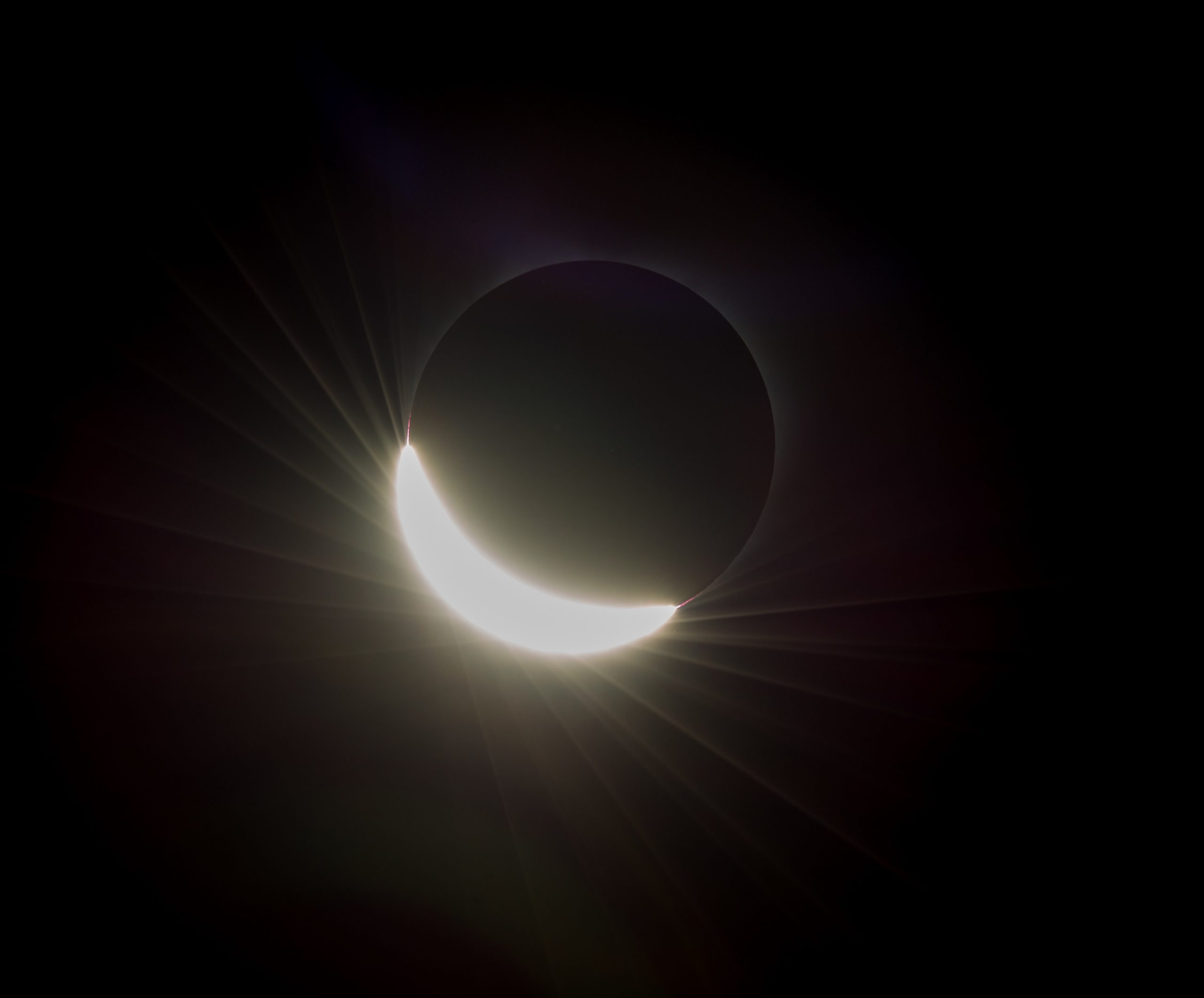 En este momento estás viendo Eclipse total solar, selección de imágenes de la NASA