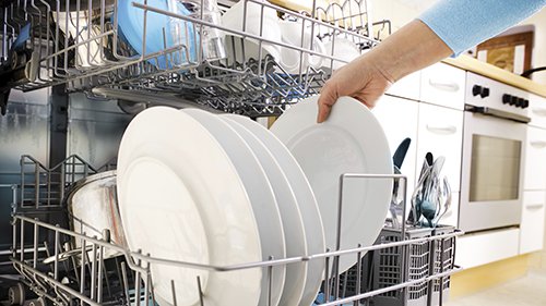 Ahorrar jabón para tu máquina lavavajillas.